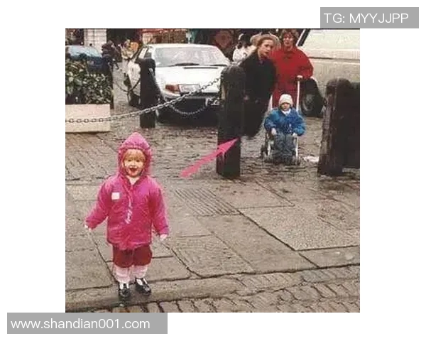 足坛巨星深夜遭神秘黑影纠缠更衣室惊现诡异闹鬼视频曝光